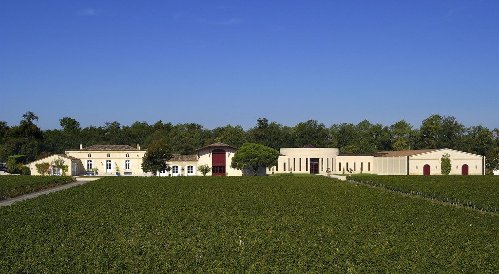 amustread's tweet photo. Going Going #Green: The Noble Winemaking Efforts of Bordeaux's Domaine de Chevalier #wine #winelovers #DomainedeChevalier #vin #harvest2019 #Bordeaux #CIVB #vendanges19 #organicwine #vendanges2019 #grandcru https://t.co/uycL3LiwDy https://t.co/eh5By0eJT1