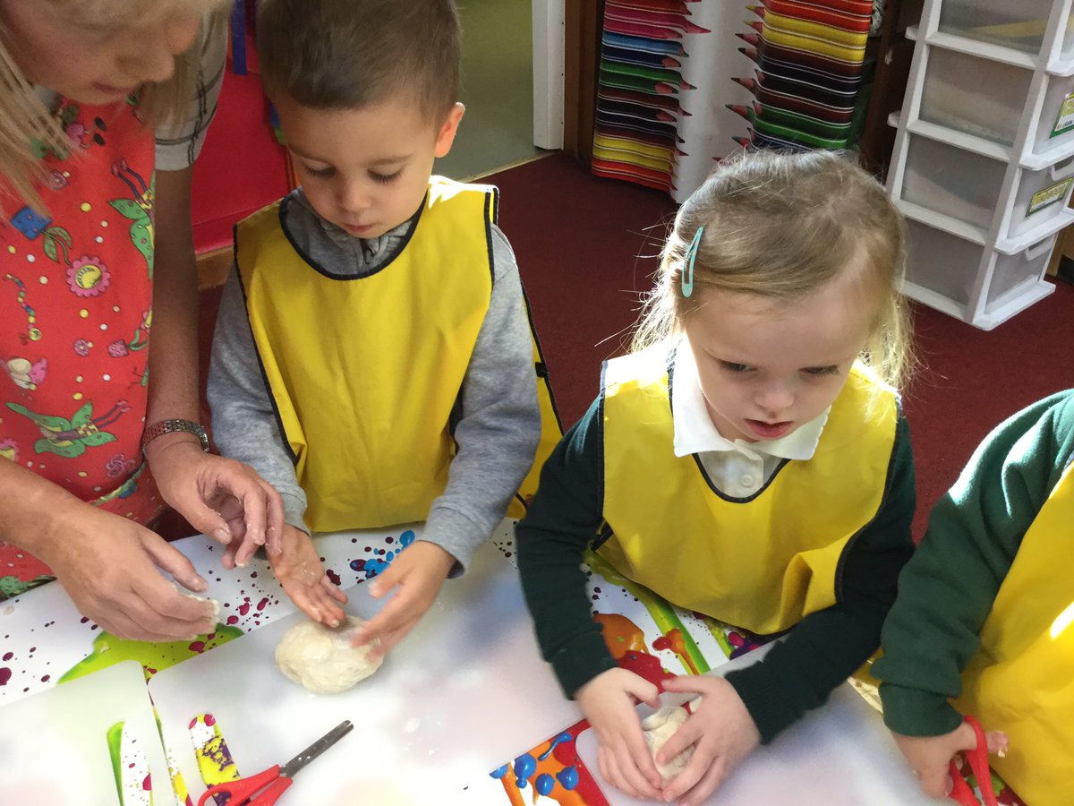 penlnurs's tweet photo. Nursery have read the story of The Little Red Hen and have been busy making bread rolls for harvest time.  We even used a scissors to make spikes in the dough. It looked like a hedgehog! 🌾🍞🦔 @PenllergaerP #ppsnur #ppsllc #ppssci #ppshum #ppspd https://t.co/nONsbAnzSM