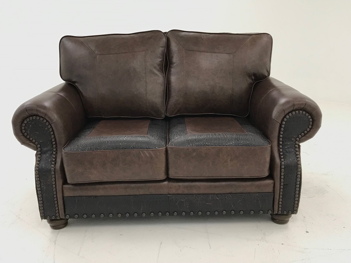 sofasmadeinusa's tweet photo. All of the leathers we use are exclusively top and full-grain leathers from bovine cows. 

Mix embossed leather, and hair on hide to this Karl Loveseat and make this large scale traditional style perfect for a great room or large family room. https://t.co/0C2R8v1Qgx