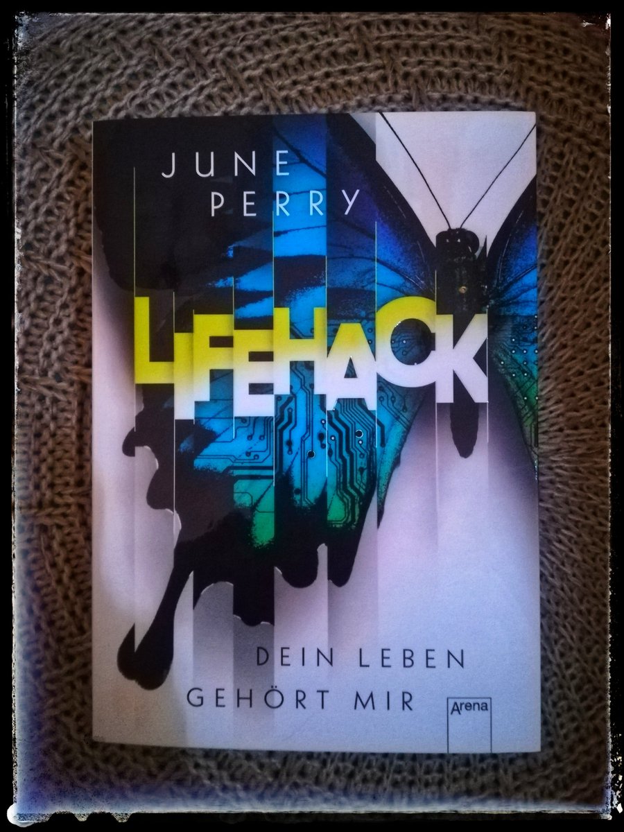 nichtohnebuch's tweet photo. #LifehackDeinLebengehörtmir von #JunePerry (alias #MarionMeister) hat mich mitgerissen und mir eine mögliche Zukunftsversion gezeigt! #KünstlicheIntelligenz ein Thema, dass immer mehr kommen wird @ArenaVerlag #Fantasy #Jugendbuch
https://t.co/QPdodL58yG https://t.co/zoZYxJ3wZz