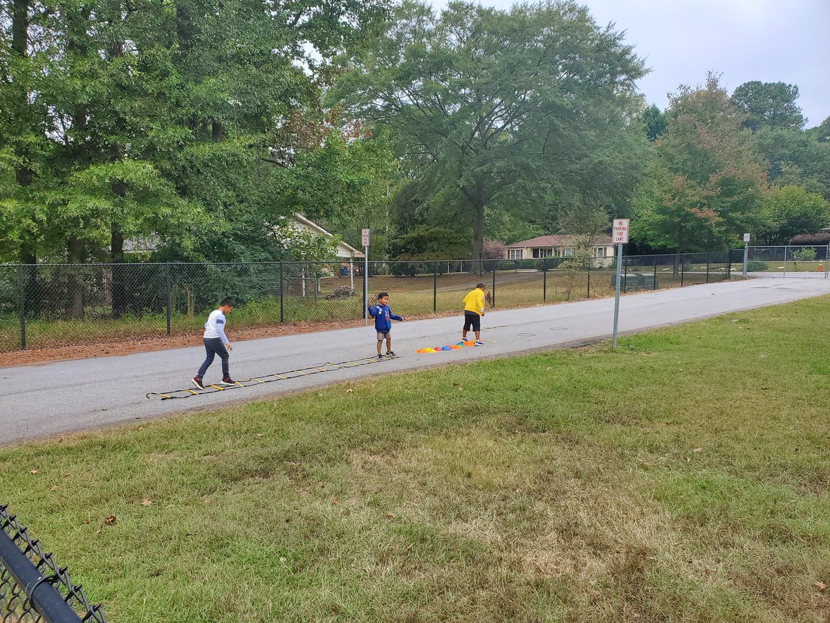 SciSean's tweet photo. @Hardcastle_Tch class had garden force stations to learn about pushes and pulls through weeding, digging, hot wheels and obstacles courses @MabletonES @MabletonSteam @STEMcobb @cobbscience @CobbSchools @CaliScienceCCSD https://t.co/kCmC85LDiy