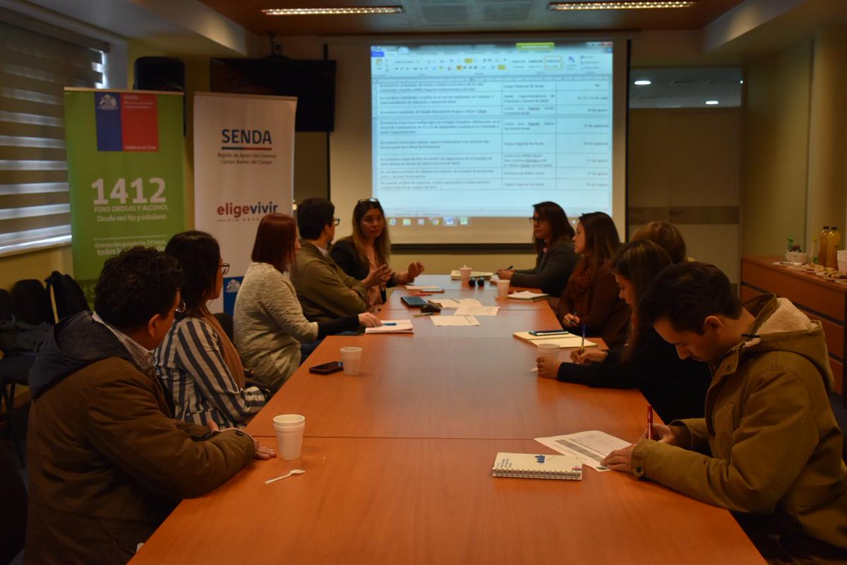 Sendaaysen's tweet photo. Durante la mañana nuestro equipo de #Prevención junto a la @direcsendaaysen realizaron la 5° Mesa Técnica Regional de Prevención #EligeVivirSinDrogas con los actores relevantes del Intersector
@JUNJI_Aysen @SeremiSalud_XI @culturas_aysen @mineducaysen @MindepAysen #Secreduc https://t.co/VQTXXD0o7Q