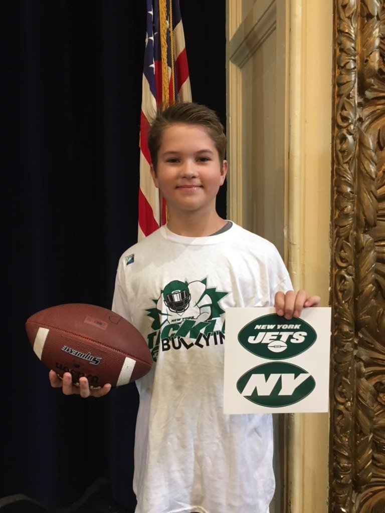MMSGuidDept's tweet photo. People like Thomas make Millburn MS a better place. He stepped up to lend a hand to someone in need, and now he's our @nyjets Week 6 Upstander of the Week. Thanks, Thomas! @STOMPOutBullyng #JetsTackleBullying @MillburnMSPrin https://t.co/4RL9m4hhp0