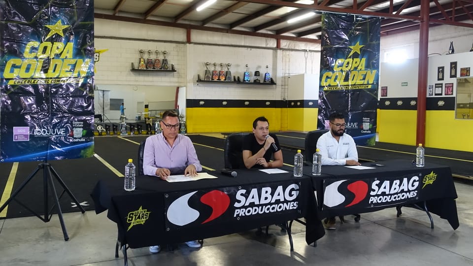 icojuvelag's tweet photo. #RuedaDePrensa 🎤 acompañamos a la Academia  #GoldenStars✨ para dar a conocer los detalles de la 4a edición de la 🏆#CopaGolden 2019, concurso de porristas de alto rendimiento💪 donde combinan elementos de gimnasia,🤸 saltos, elevaciones y baile.

#FuerteCoahuilaEs💪 https://t.co/jh02Z2r2DK