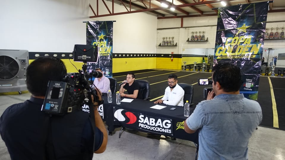 icojuvelag's tweet photo. #RuedaDePrensa 🎤 acompañamos a la Academia  #GoldenStars✨ para dar a conocer los detalles de la 4a edición de la 🏆#CopaGolden 2019, concurso de porristas de alto rendimiento💪 donde combinan elementos de gimnasia,🤸 saltos, elevaciones y baile.

#FuerteCoahuilaEs💪 https://t.co/jh02Z2r2DK