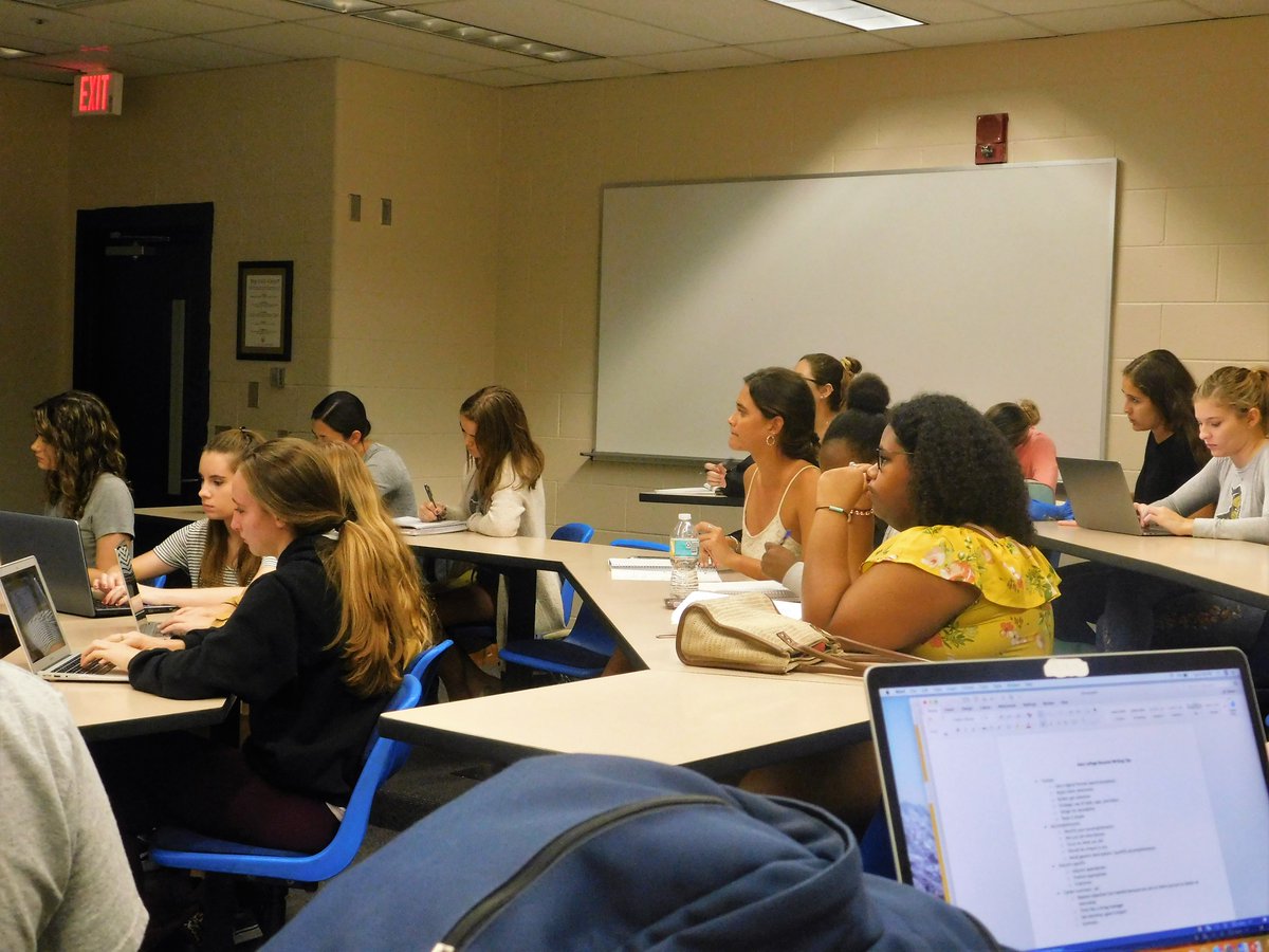 adclubucf's tweet photo. Part 1️⃣ of #IPUCF is complete! Thank you to Gary LaPage for sharing his thoughts on constructing formal resumes. After yesterday’s workshop, we're 👍 confident our Ad peeps are ready to write their drafts.
#AdClubUCF https://t.co/7G6GJjOoRq