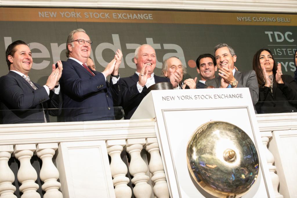 Teradata's tweet photo. Yesterday, CEO and President @ratzesberger had the opportunity ring the @NYSE Closing Bell 🎉 #Teradata40 https://t.co/B8EgxngoRH
