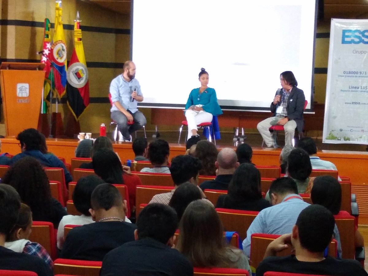 Ayer conversamos con Santiago Rivas (Los Puros Criollos) y Andrea Salazar (Revista Enredarte) sobre el periodismo cultural en el marco del Primer Encuentro de Medios y Cultura en la UNAB, organizado por la Alianza de Medios Culturales - EL CARTEL - Conectando gente creativa!