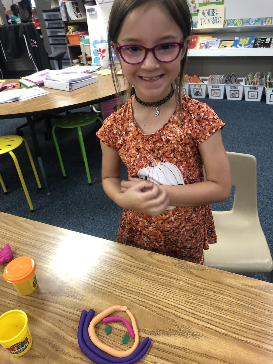 ChristiRMoran's tweet photo. Etrack for the win! Letting these firsties get creative with some play doh😀💚❗️ @RobisonES with @missfritcher23’s class🚀🚀 #KindnessIsOurCompass https://t.co/Gom8XK5TMY