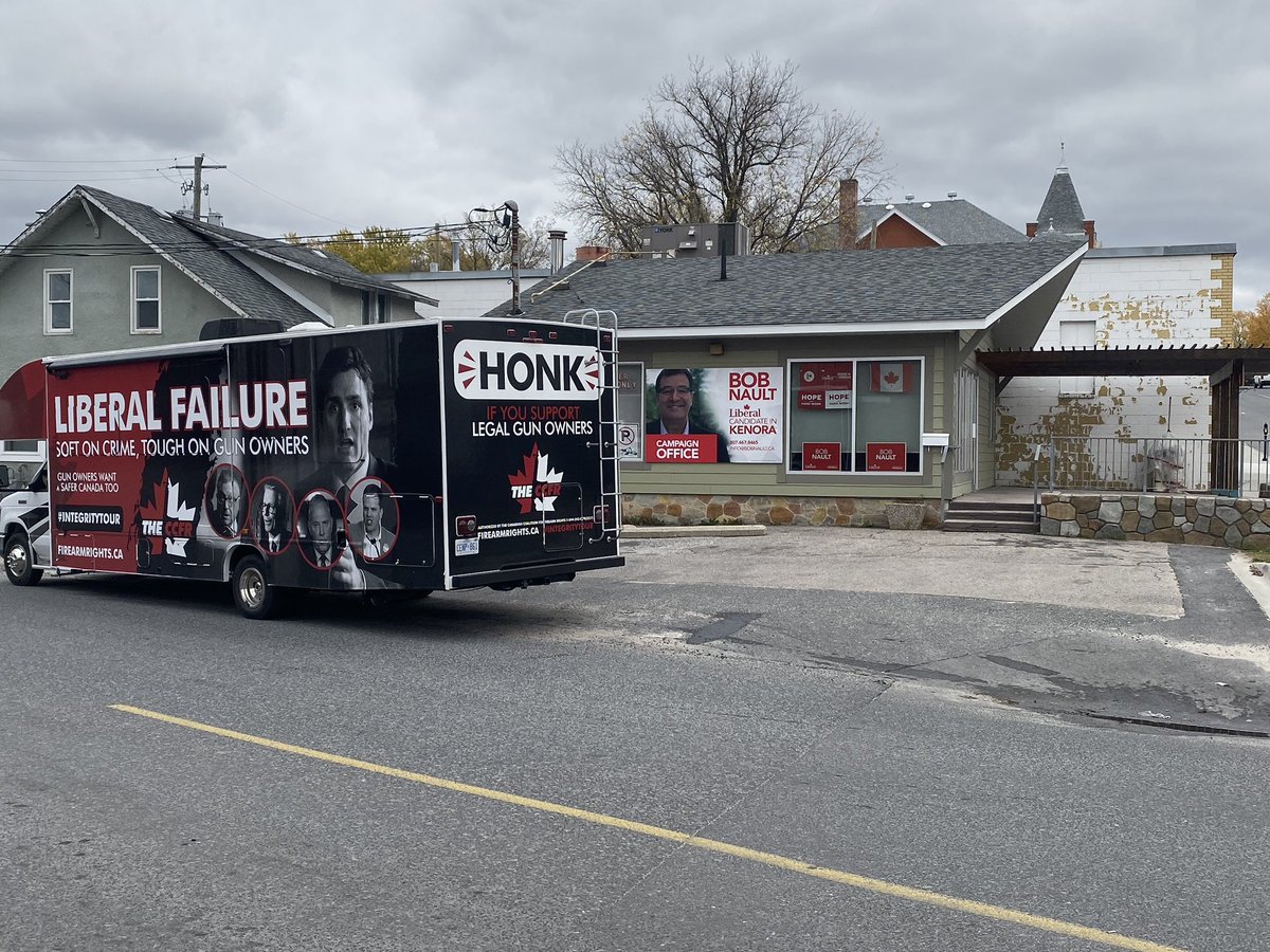 TWilsonOttawa's tweet photo. Judging by the honks we are getting all around Kenora, Bob Nault May be in big trouble!! This is #GunCountry!!
#IntegrityTour #TeamCCFR #FIGHTS4YOU
🇨🇦🗳🚌🤷🏼♀️ https://t.co/ZYuweir9bP