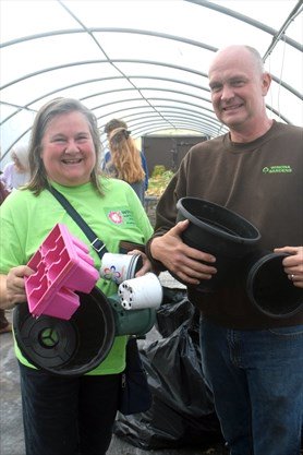 HamOntComNews's tweet photo. Winona Gardens and Winona Horticultural Society are teaming up to help gardeners recycle plant pots and trays. #HamOnt #StoneyCreek @WinonaGardens 

https://t.co/9X8sTXhWAk https://t.co/d48emknZhI