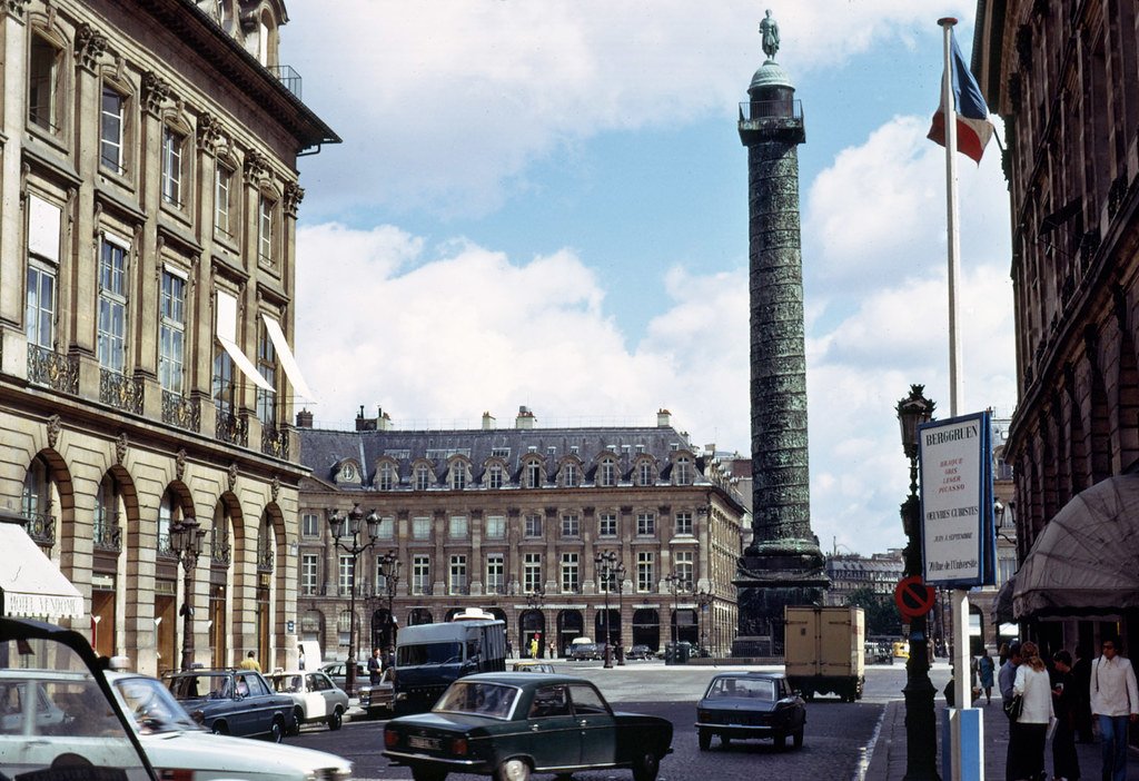 hombrerevenido's tweet photo. Septiembre de 1973, París.
Dos malhechores eligen a la víctima de su próximo atraco, un turista japonés con cara de despistado.

Lo que sucedió después os sorprenderá.
O no. https://t.co/g0dj1tywMw