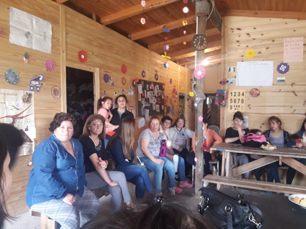 elateneolp's tweet photo. Recorrimos el barrio los Robles por 609 y 16, junto a nuestra compañera y candidata a concejala Sabrina Bastida merendamos con los vecinxs.
ESCUCHAR Y PROPONER
EL COMPROMISO ES CON LOS BARRIOS.
#ElCompromisoEsConVos
#FLORENCIAINTENDENTA 🌸
#SABRINAALCONCEJO
@fsaintout https://t.co/fYZx3klDFr