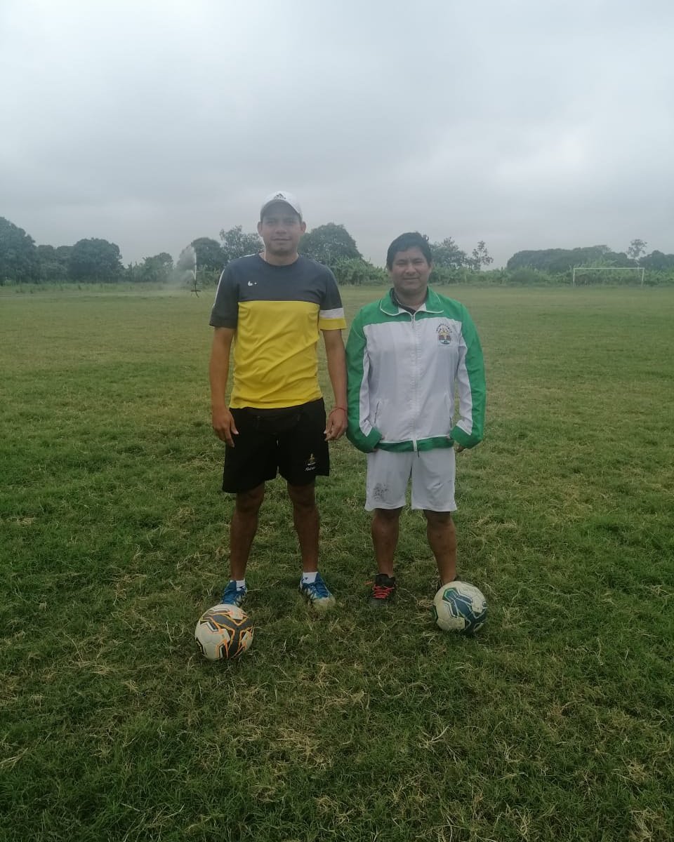 fcordova79's tweet photo. Volviendo a entrenar fútbol después de mucho tiempo. Nunca es tarde para volver, nunca es tarde para hace lo que nos gusta.. #fútbol #bystrong #institucional2019 #LosRios https://t.co/2qaD2SEcpr