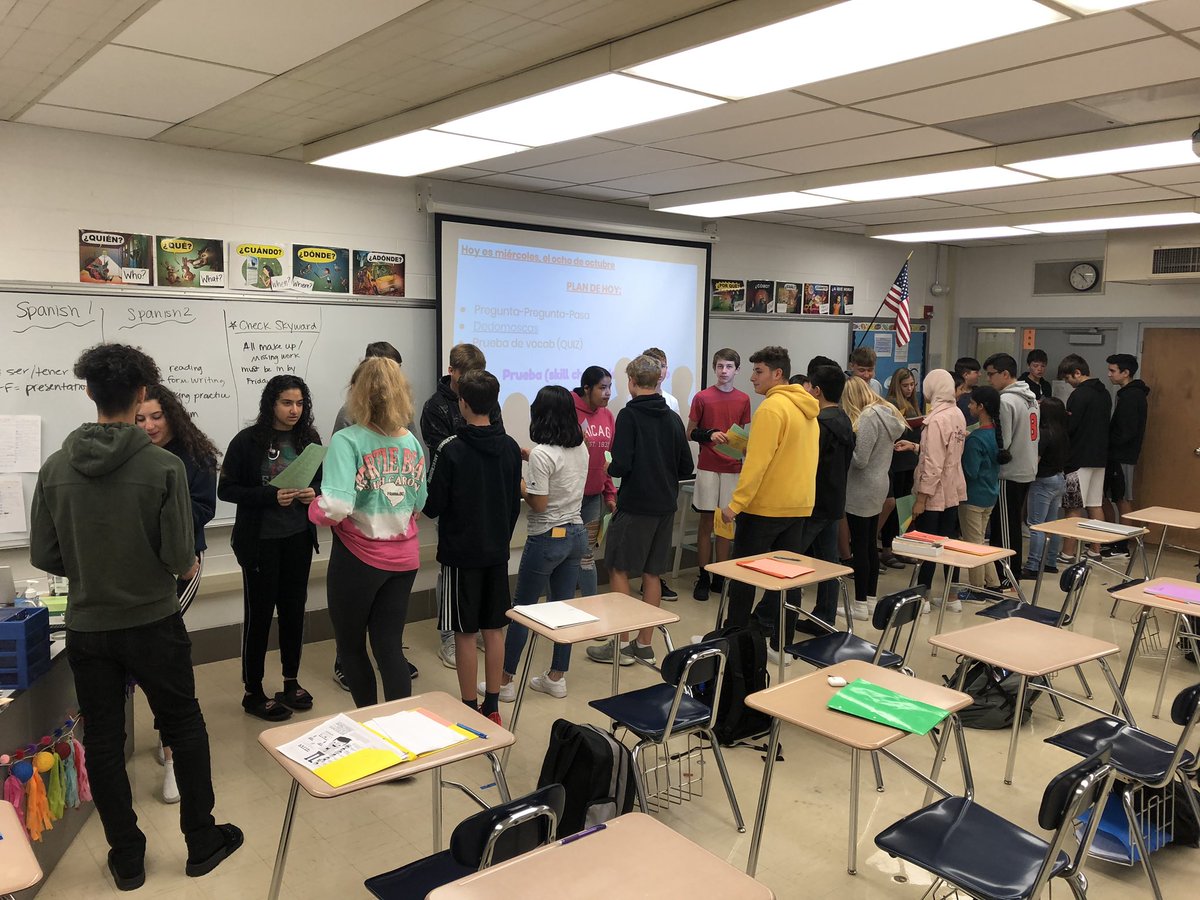 SraGlavach's tweet photo. An effective way to prep for a prueba is interpersonal speaking with Pregunta-Pregunta-Pasa #pruebaprep #espanol2 https://t.co/RuT5vsHASn