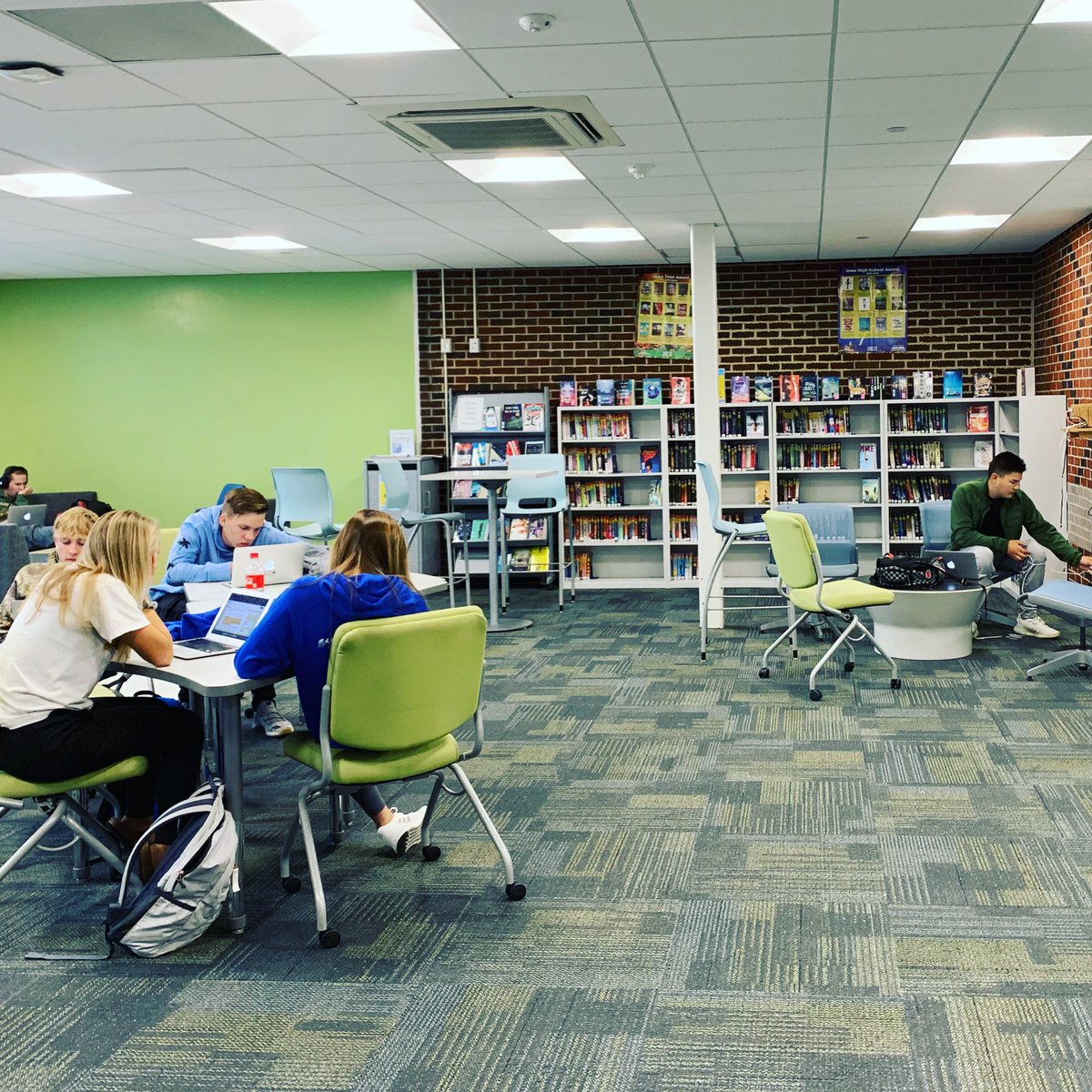 shannonmmiller's tweet photo. It’s so awesome seeing our students hanging out by the @vanmeterschools #librarylounge 😊
#vanmeter #vanmeterreads #futurereadylibs #tlchat #iowatl https://t.co/SPRedzSCol