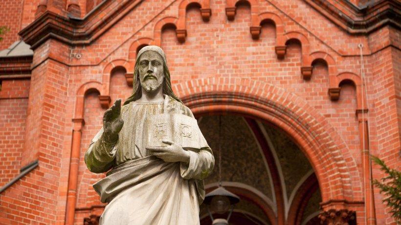 Merkel bei Nacht der Lichter in der Gethsemanekirche morgenpost.de/berlin/article…