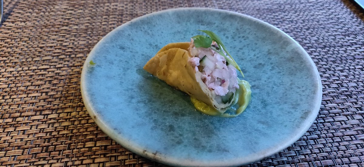 JonGerusa's tweet photo. 1st, look up ESCAMOLES, perfectly paired w/arugula citrus salad. The amuse-bouche, ceviche taco but saturated w/aguachile flavor. Pork belly w/runner beans &amp; smoked salsas. Great use of local grown produce to highlight the pro-green aspect lost in alot of protein rich menus today https://t.co/atmBoCsCJH