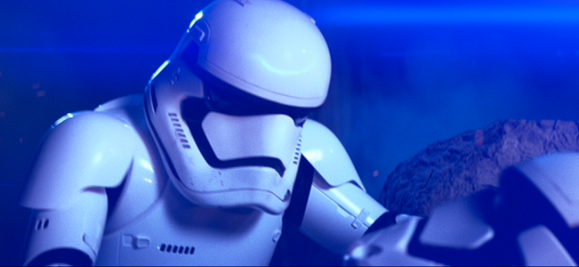 lj_writing's tweet photo. Thinking about how Finn is primarily a distance fighter who has like a 97% kill rate with blasters, and what it took for him to stab a Stormtrooper face-to-face in a way that triggered the trauma of Slip dying in his arms #BeforeTheAwakening #TheForceAwakens #RebelFinn https://t.co/g5b0vvkoj0