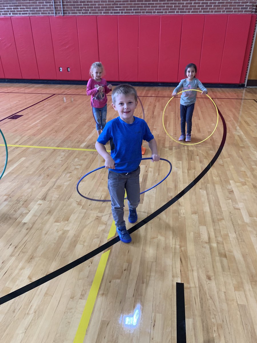 MicroPhysEd's tweet photo. Kindergarten got a chance to work in small groups together and practice jumping, hula hooping, and bowling! #micropride https://t.co/QgAQSE07oJ
