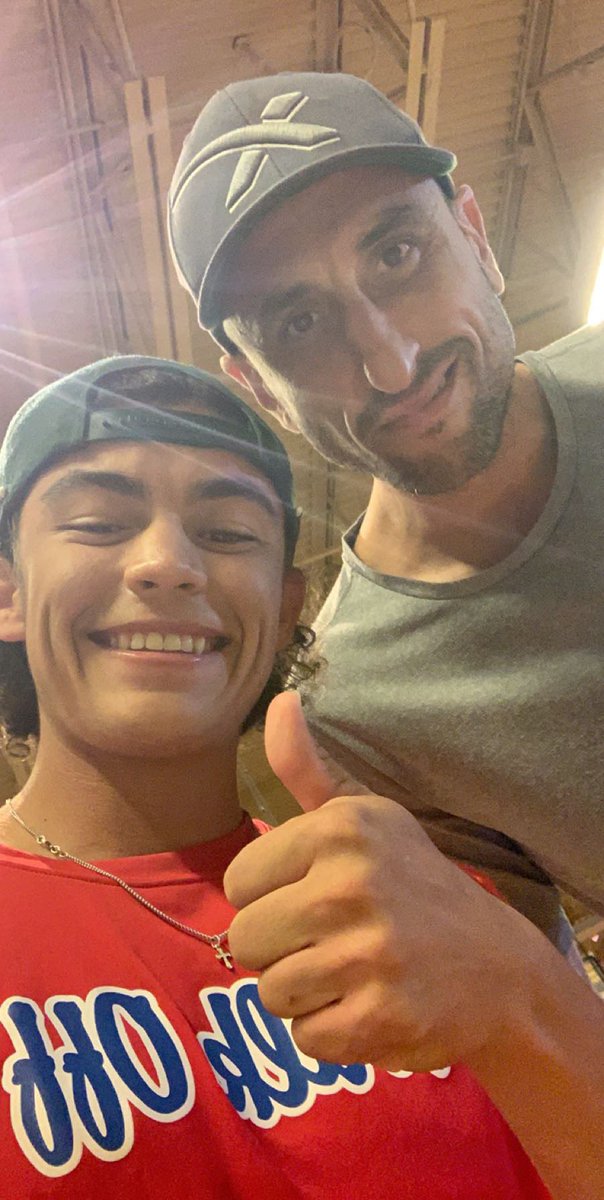 Had the pleasure of running into a legend today @ bass pro!!! Such a down to earth guy and on top of being the 🐐 he was in the fishing section!!