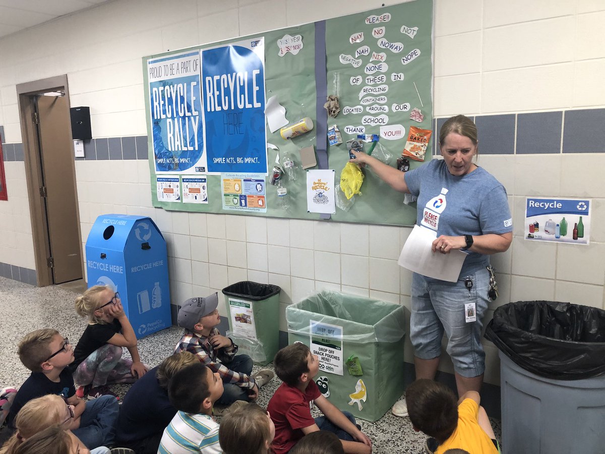 Our awesome guest speaker, Custodian Chris, talking to us about recycling♻️ #RaiderStrong <a href="/PCSD_LN/">Lannoye Elementary</a>