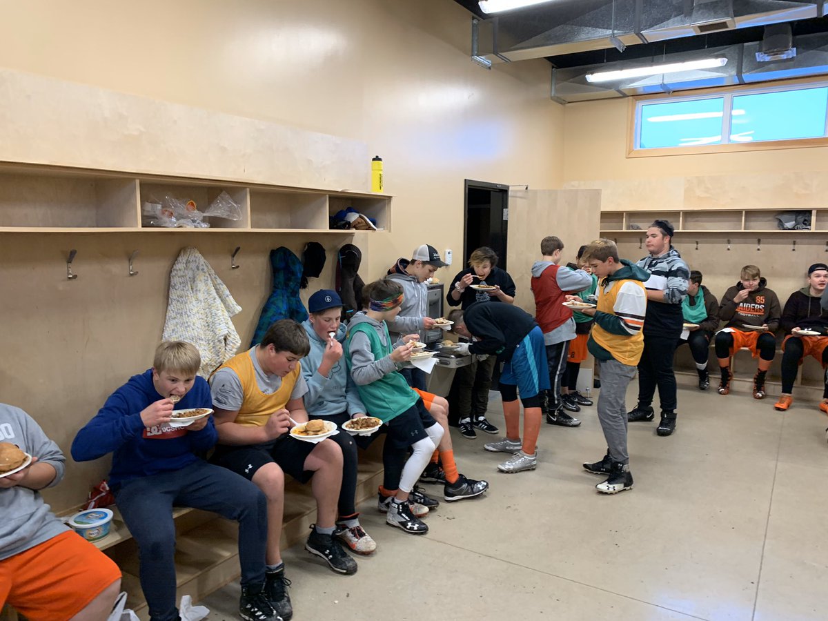 MrKyleYRHS's tweet photo. #YRHS Jr Raiders celebrated football, food and family with their annual Chili Bowl touch football tournament. The players suffered their first loss of the year as the coaches won for the 6th straight year! https://t.co/NmUUCOruAL