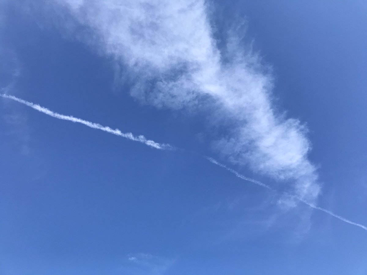 KevinRousey's tweet photo. @DanPeacock12 @POTUS Spoke too soon. Mid-day out in full force. #RealClimateCrime #WeatherModification π‘π· https://t.co/1rvtAzO6vP