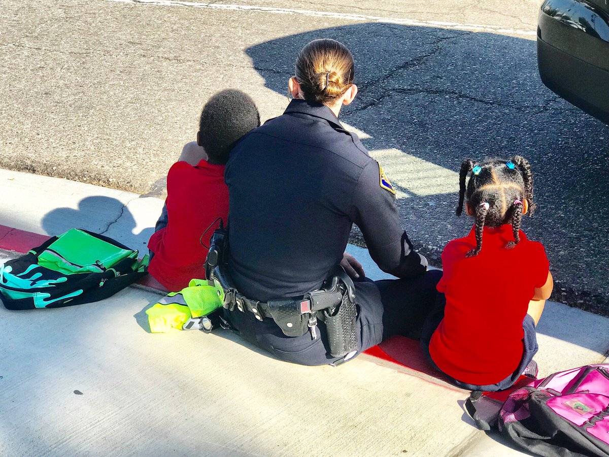 LBPD's tweet image. A shoulder to lean on 💙👮‍♀️Traffic accident scenes can often be very chaotic so when the parent of these two little ones had to be transported to a hospital, Ofc. Cleverly spent over an hour serving as a calming guardian until relatives arrived. #LBPDCares #CommunityPolicing #LBPD