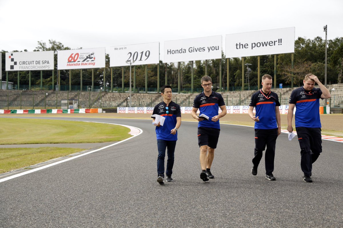 visacashapprb's tweet photo. 尚貴選手とトラックウォーク🚚

Good morning Japan! 🇯🇵 

First item on the agenda: track walk with Naoki Yamamoto 👌 

#F1 #JapaneseGP 🎌 #f1jp https://t.co/oVN2mQ2OsM