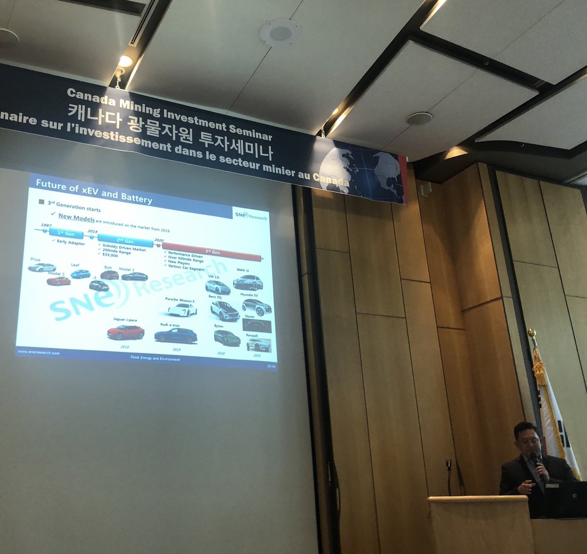 MitchSmithVanc's tweet photo. The future of electric vehicles #EVs is NOW according to research firm #SNEresearch during the Canada - Korea Mining Investment Summit in Seoul. @EnergyMetals #cobalt #nickel #copper https://t.co/OdmayWqONw