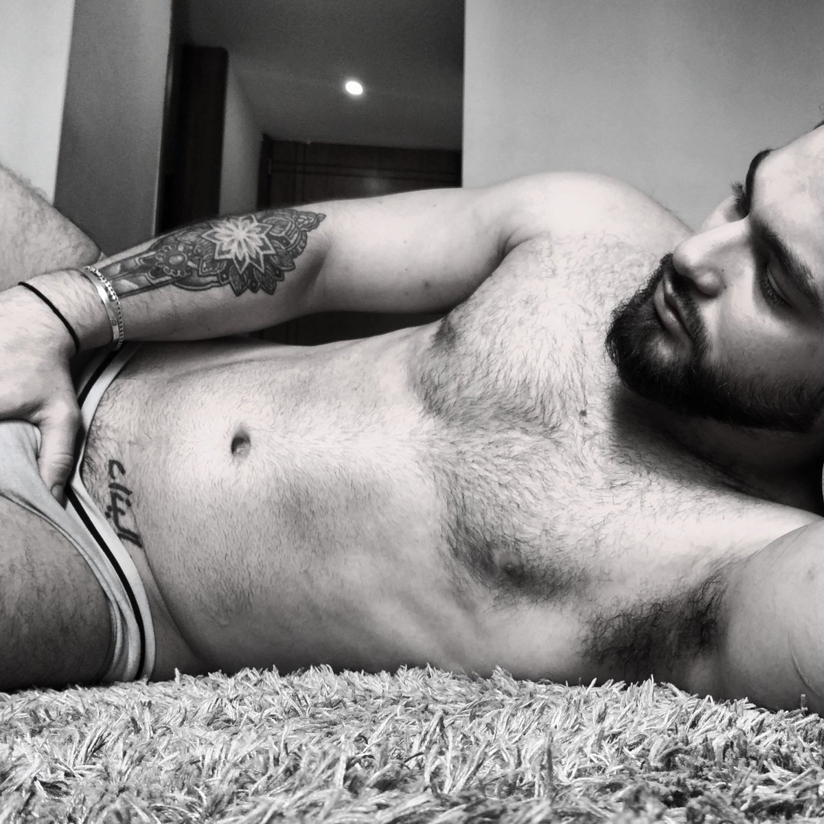 Arthurmontoya01's tweet photo. #fitness #bearded #beard #barba #hairy #hairychest #woof #hunk #fur #hairstyles #hairymuscle #beardedmen #beardedchallenge #bulchallenge #hairyguys #muscle #scruff #instagay #instabears #instabeard #bearded #malemodel #tattoos #sexymen #beardsaresexy #beardedlife #hot #Colombia https://t.co/Y3eMeADsYZ