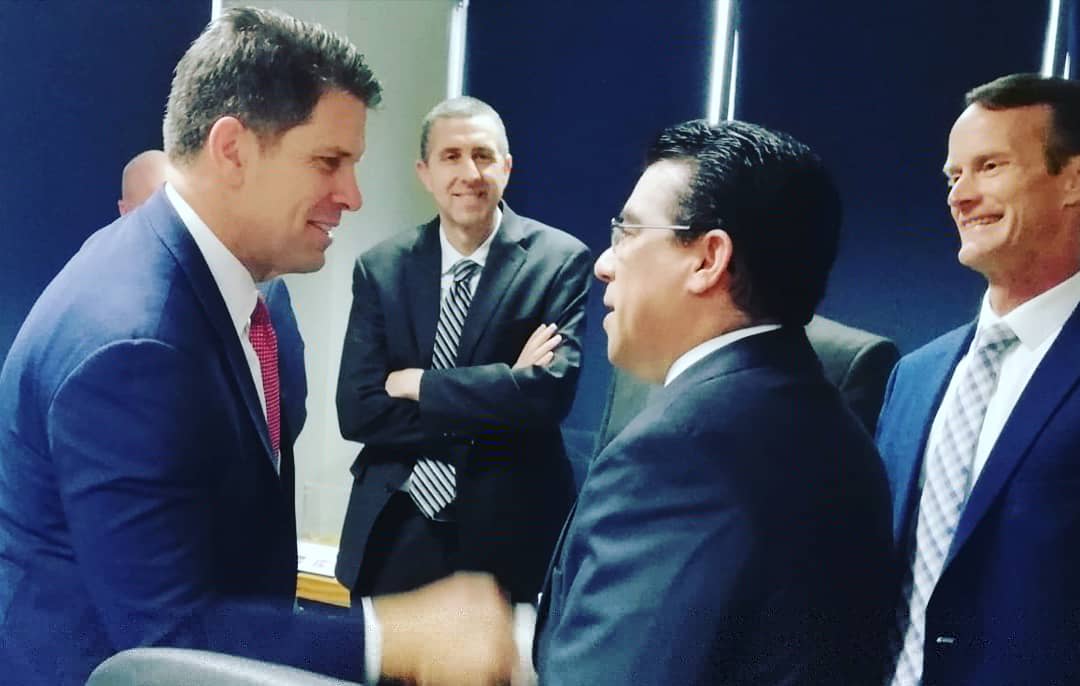 FGR_SV's tweet photo. "He sostenido una productiva reunión con el Sub Director del @fbi David Bowdich para integrar esfuerzos en el combate al crimen organizado trasnacional."
Fiscal General @MelaraRaul
https://t.co/u4XcotNdmw https://t.co/vK9UX0RPIk