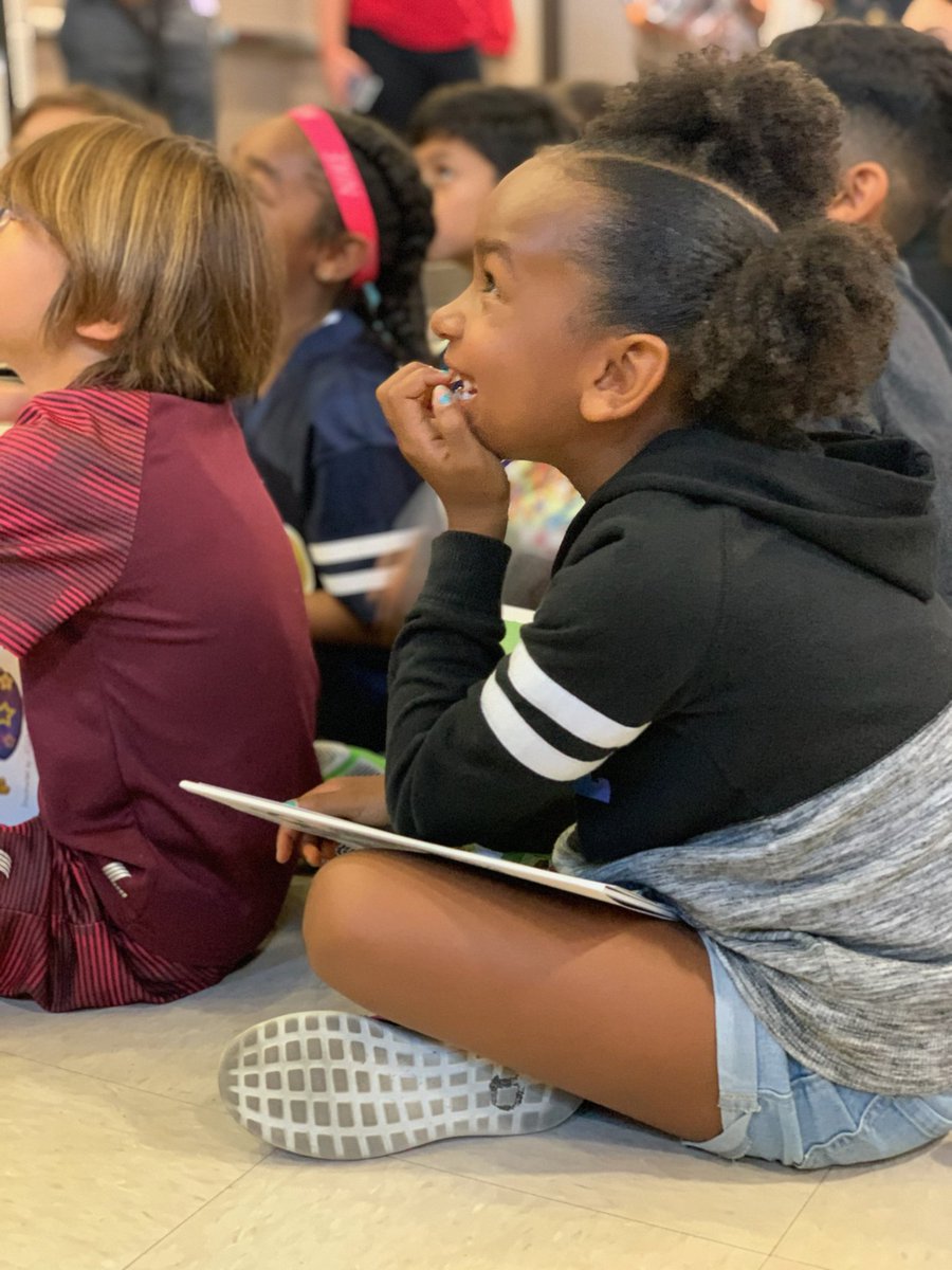 ReadWithMalcolm's tweet photo. Thank you to everyone who made #READAcrossLA so special. We hope we made a difference in your lives - because you definitely made one in ours. Keep Reading! 📚🏈❤
https://t.co/v7MHY3rhEg https://t.co/yatCzD6p4X
