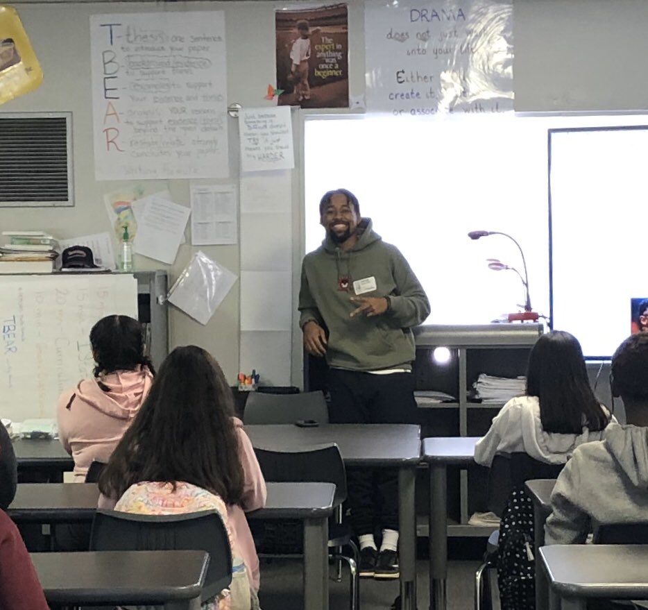 AthleticsNusd's tweet photo. Thank you @MarcelasHoward for speaking to the @AmericanLakes 8th graders! Your story is so inspiring & yes indeed #hardwork #caringaboutothers #havingadream matters - Appreciate your transparency & genuine heart! π₯πππ½ππ½ https://t.co/5PP2MMpigG
