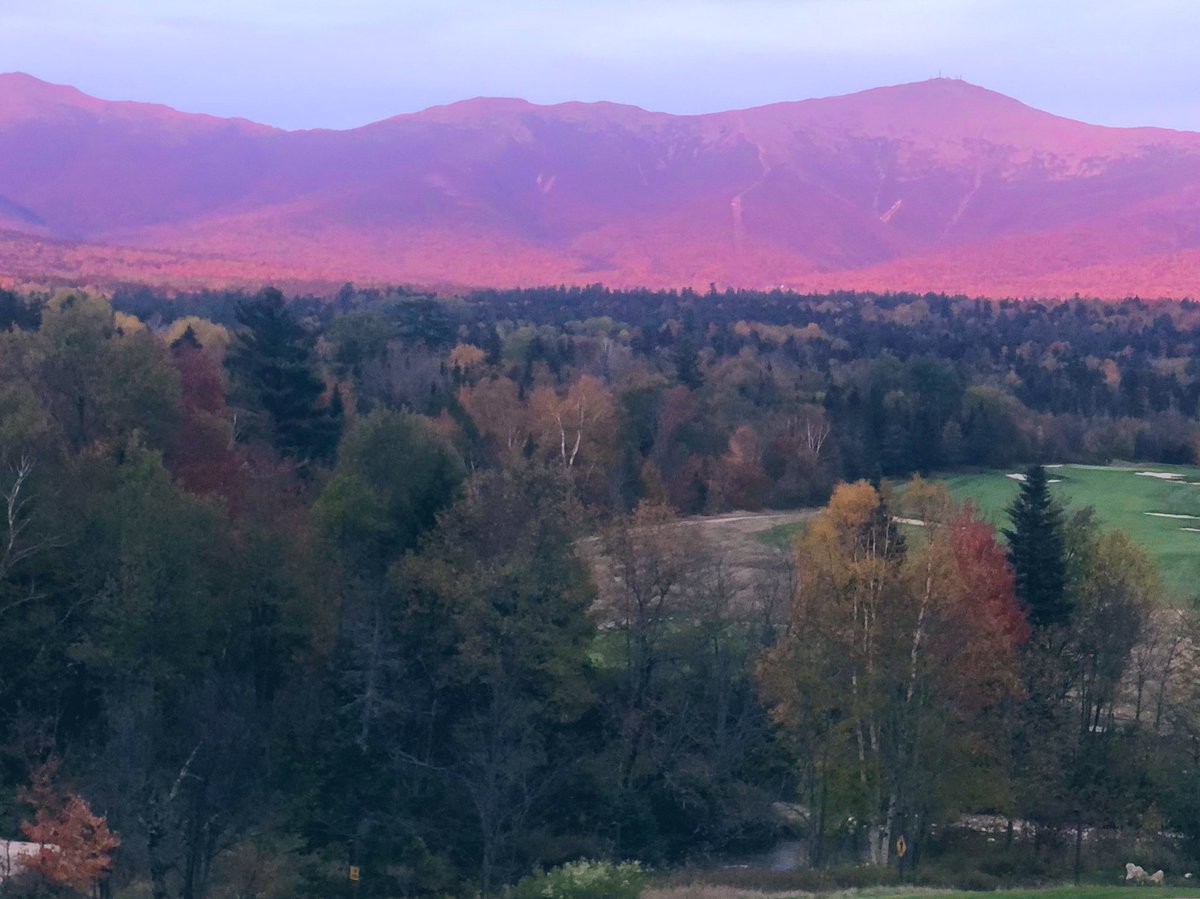 This sunset is fleek! 🔥 🔥 <a href="/MountWashington/">Mount Washington</a>