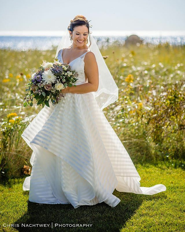 Classic! #weddings #weddingday #weddingmoments #bride #bridalportraits #weddingdress #weddingbouquet #nikon #d800 #85mm #riweddding #weddingphotographer #riweddingphotographer #rhodeislandwedding #rhodeislandweddings #rhodeislandweddingphotographer #chri… ift.tt/2p4ppyO