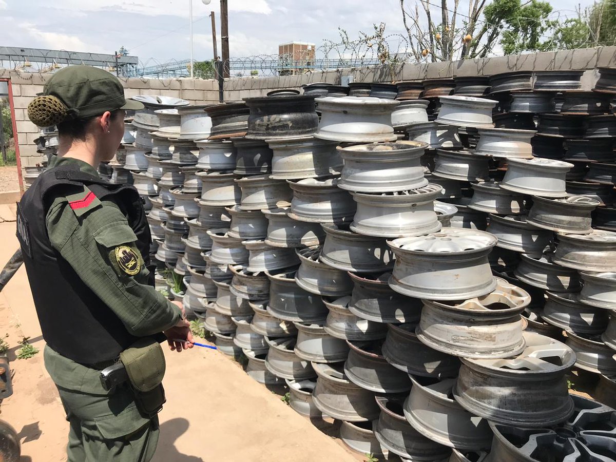 Mega allanamientos en Venado Tuerto
diarioelinforme.com.ar/2019/10/09/meg…

<a href="/gendarmeria/">Gendarmería Nacional</a> <a href="/GobSantaFe/">Gobierno de Santa Fe</a> #VenadoTuerto
Leé, opiná y comentá esta noticia en diarioelinforme.com.ar
Seguinos en Instagram: @diarioelinformeok