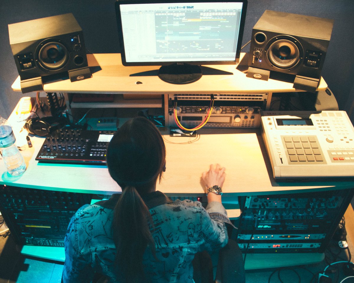 kamereonmusic's tweet photo. Looks serious, sounds special, this is the space where we get in deep👌
#kamereon #newmusic #melodic #tech #house #producers #band #team #studio #techhousemusic #sessions https://t.co/RrHhUidy3L