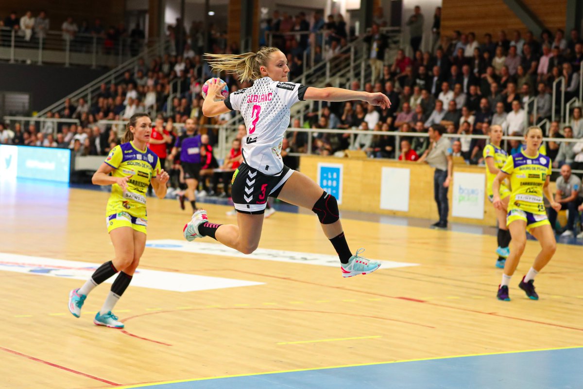 #E07LBE <a href="/BDPhandball/">Bourg de Péage Drôme Handball</a> - <a href="/BBH_Officiel/">BBH officiel</a> : 20-36. Un succès éclair ⚡️ ➡️ bit.ly/321wIFT ⚫️⚪️ @LBE_Officiel <a href="/ffhandball/">FFHandball</a> <a href="/ehfcl/">EHF Champions League</a> @EHF 
(📸 Bertrand Delhomme)