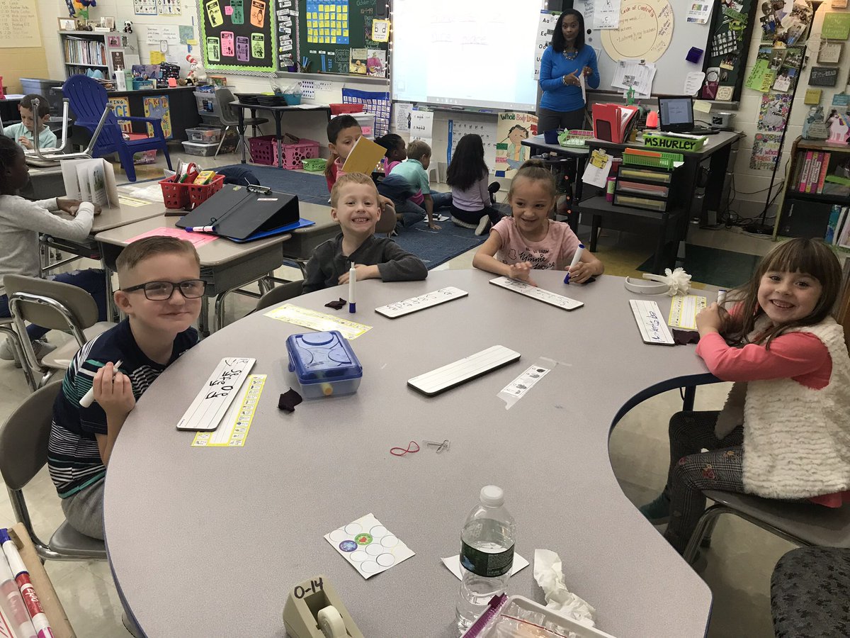 MsHurleysWorld's tweet photo. So proud of the progress these little readers are making 🥰🥰🥰🥰#LeadershipLivesHere #sousharks #1stgrade https://t.co/YfzZqsxFAI