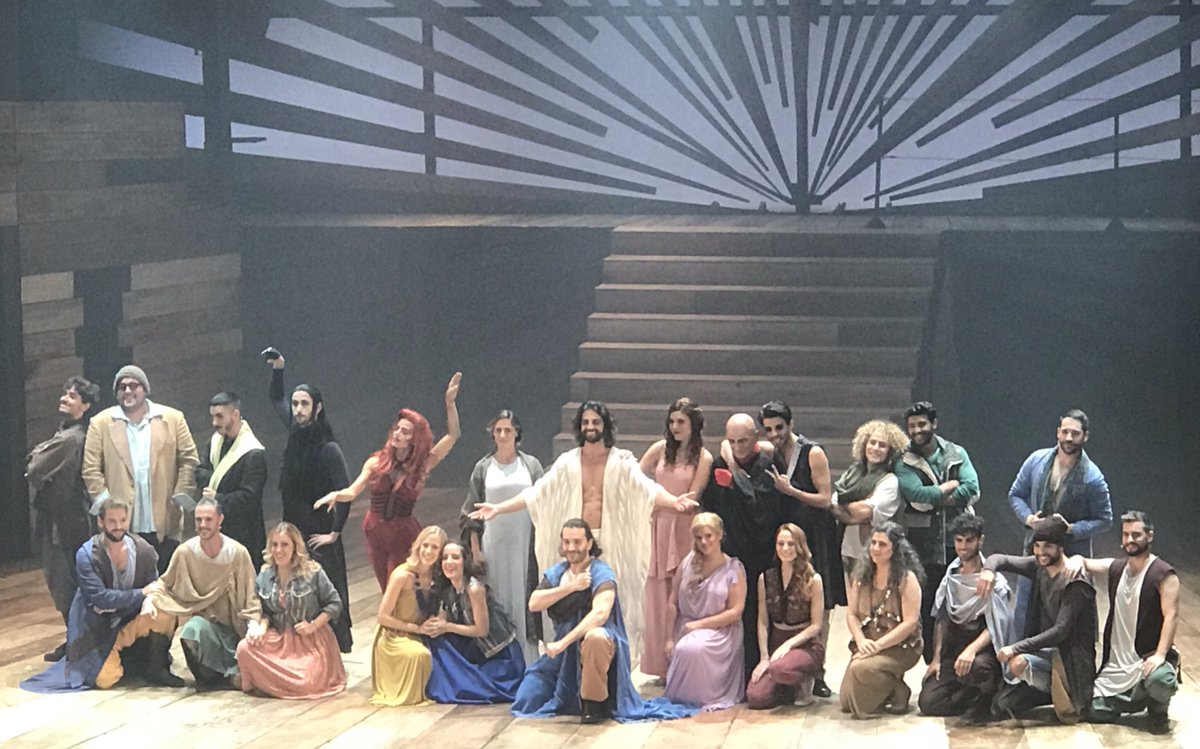 pat_llinguistin's tweet photo. Por tercera vez me dejan maravillada los artistas de @33elmusical  👏🏼 👏🏼 ¿No habrá tres sin cuatro...? Excelente arranque de temporada 🎭 💕 😊 Gracias por acercar Broadway a los que (aún 🤞🏻 ) no lo conocen😁 😀 https://t.co/BAHQR6tjJZ