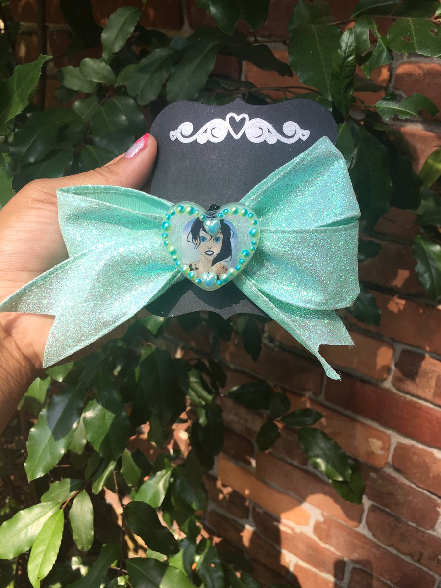 ElderVogue's tweet photo. Custom Bows for any cutie. #cute #custombows #kawaii #tinyfiguresandcutebeauties #ariel #sylveon #glittery #crafts #pastel https://t.co/Au7wTsGRWe