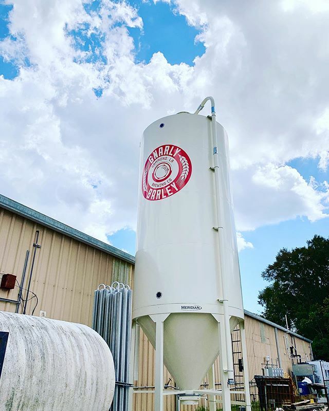 GnarlyBarley's tweet photo. It's a beautiful day to gaze at our brand 👋🍑 new grain silo!⁠⠀
⁠⠀
#newarrival #expanding #lookout⁠⠀ https://t.co/ZGNvJCwbDb https://t.co/HUFd0PRWny