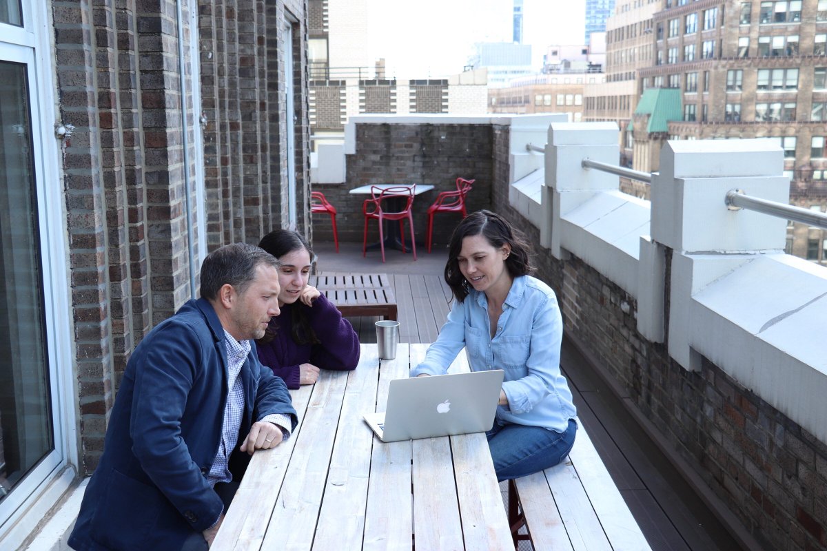 2 things to know - Startups co-founded by women generate 10% more cumulative revenue and NYC ranks as a top city for women entrepreneurs.

Here are Workville's best practices for fostering women's entrepreneurial growth. bit.ly/2kpRKO1

#coworkingnyc #coworkingoffice