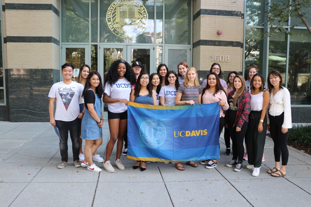 ucdwashington's tweet image. Our Fall 2019 Cohort is excited to start their DC experience! Comment your favorite spots around the city🏙 
#livelearnintern #aggiesindc #ucdc