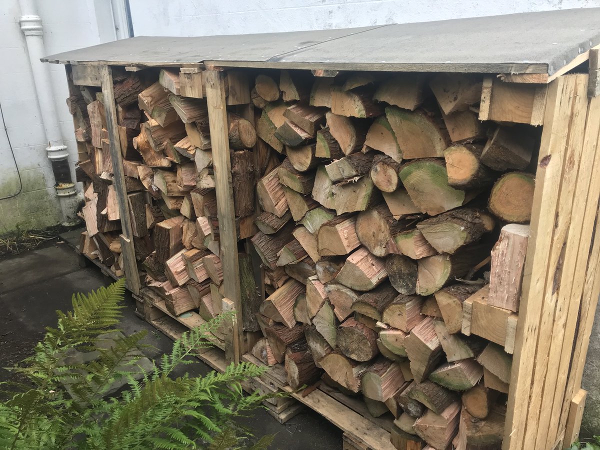 C_MAlexander's tweet photo. From this to this: I now declare ‘Operation Build a Log Shed From Pallets’ complete! #recycling #freepallets #freelogs #woodburner #winteriscoming https://t.co/FJVmNQi1iH