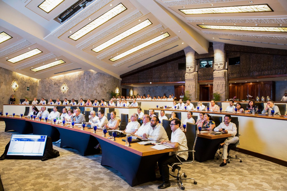 GrupoAutofinMex's tweet photo. En la 3ª reunión cuatrimestral de 2019 -con la participación de directivos, responsables de las unidades de negocio y la Presidencia de Consejo de nuestro Gpo. - se confirma que hoy estamos más unidos, somos más fuertes y vamos adelante con una misma cultura y una misma visión. https://t.co/wJY1BWaq16