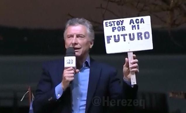 nanothompson's tweet photo. Cuando sos presidente y te autoperdonás una deuda de 70 mil millones https://t.co/KSGw5hJHKD