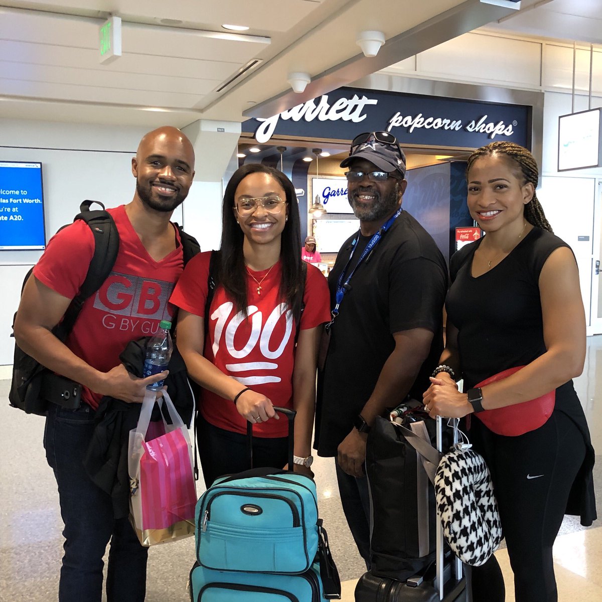 SonjaBowman's tweet photo. Headed to meet the rest of the family for Elvonβs graduation. π₯°π₯°
#USA #USArmy #ArmyStrong #ProudArmyFamily #NephewSon #Travel #Army #Military #Family #Love #Support #BowmanStrong #FOE ππ½ππ½ https://t.co/qsWJ2pSI0n